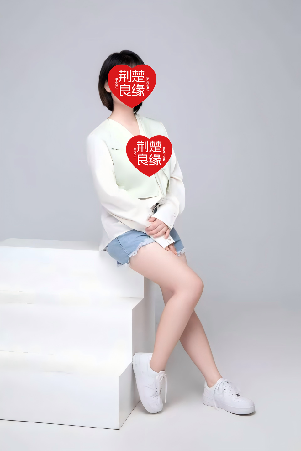 王婷认真找的照片