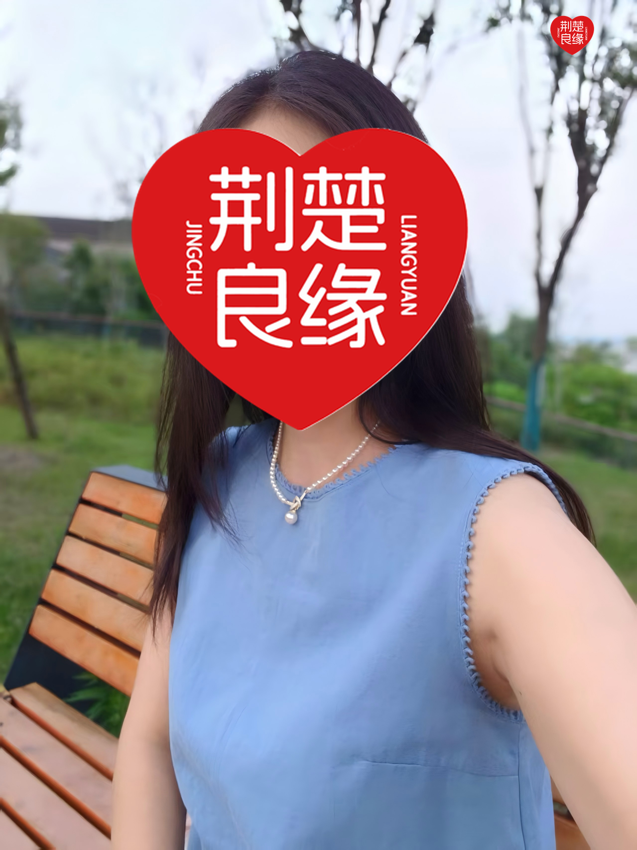 张倩认真的照片