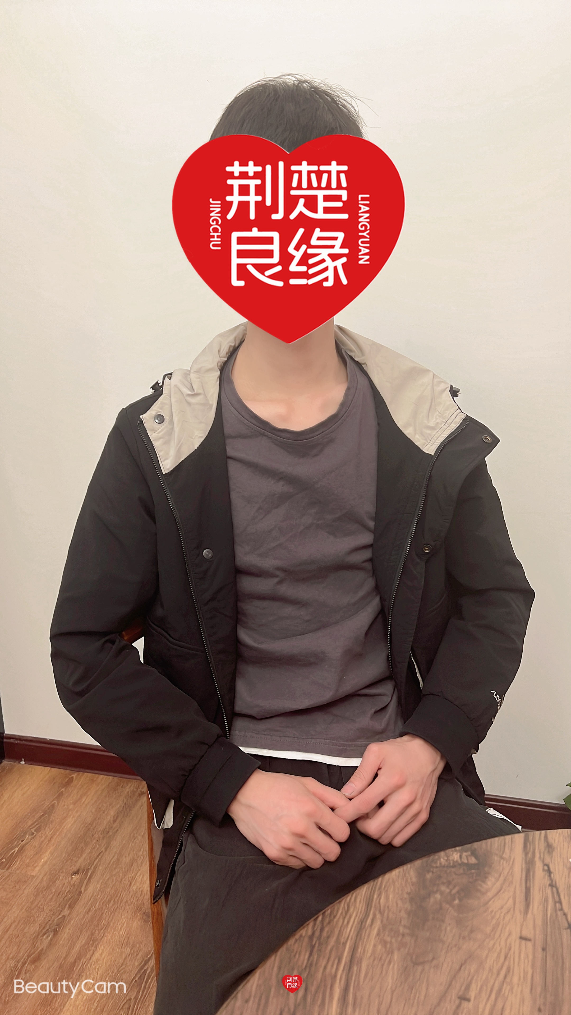李慧认真的照片