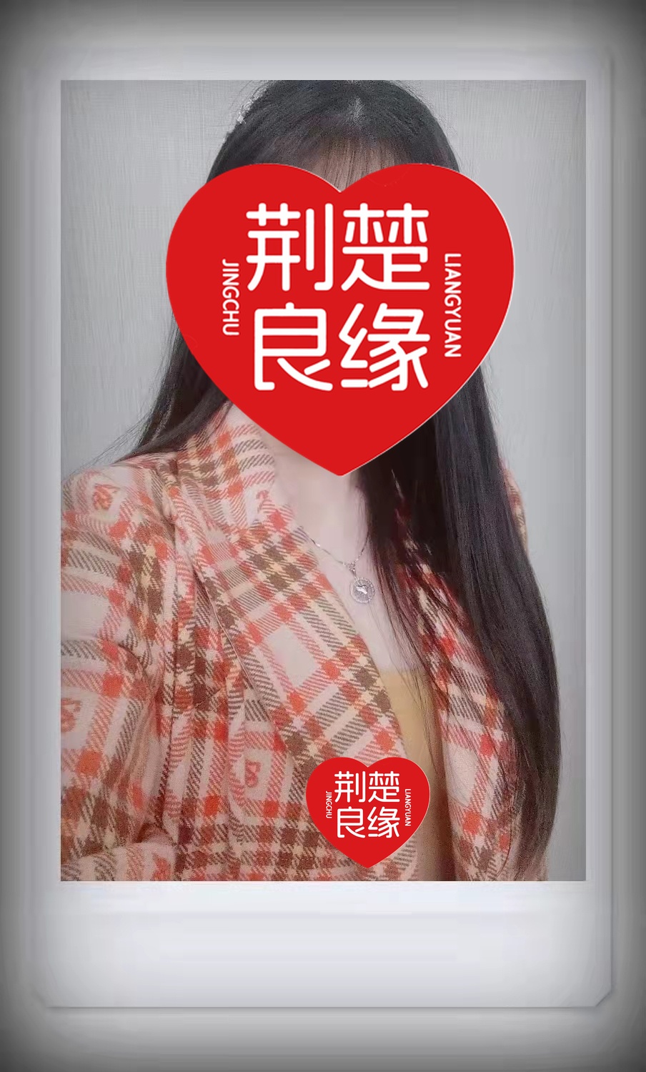 周妍认真的照片